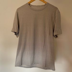 Lululemon t-shirt - Size L